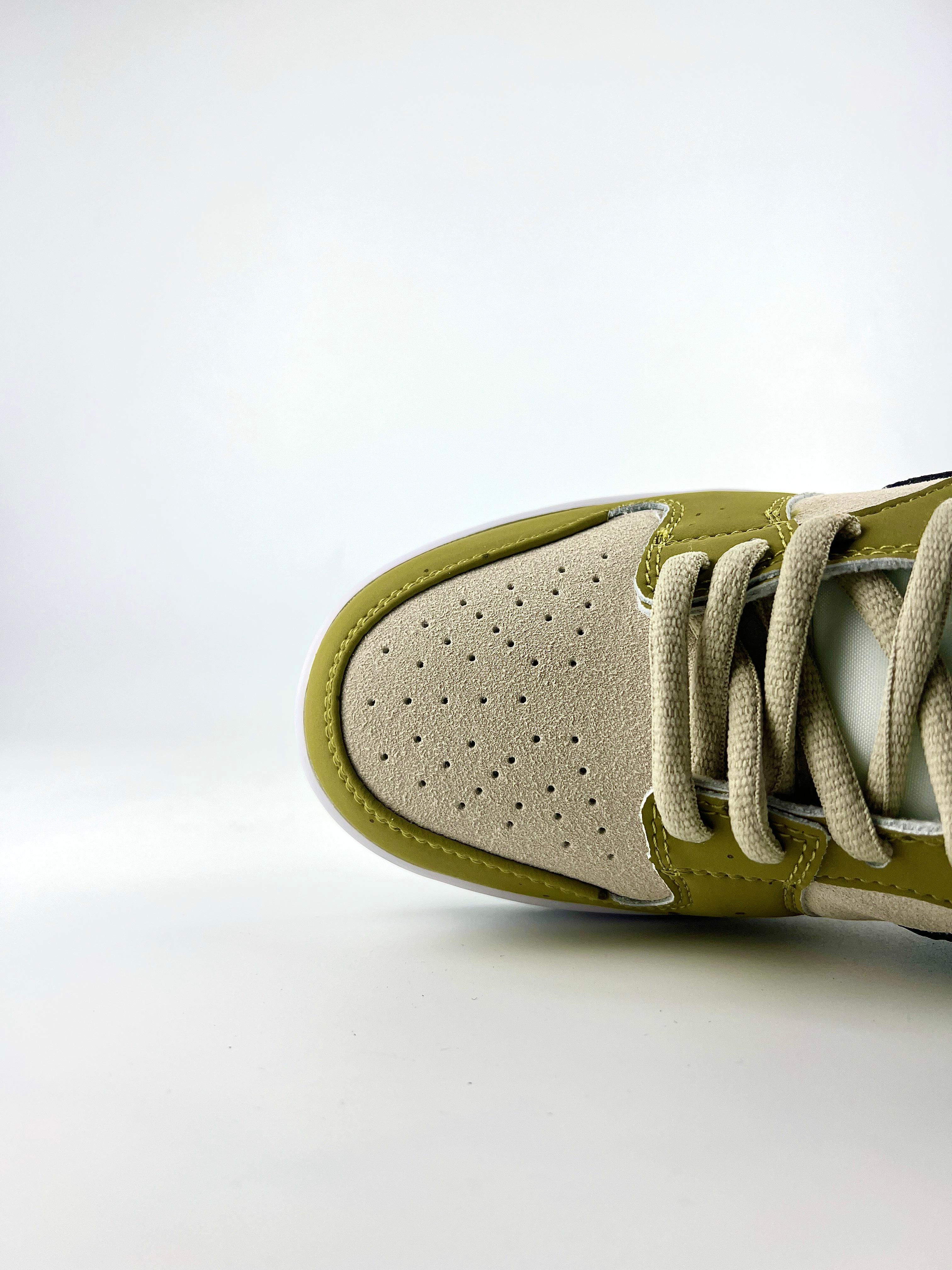 SB Dunk Low x Yuto
Matcha