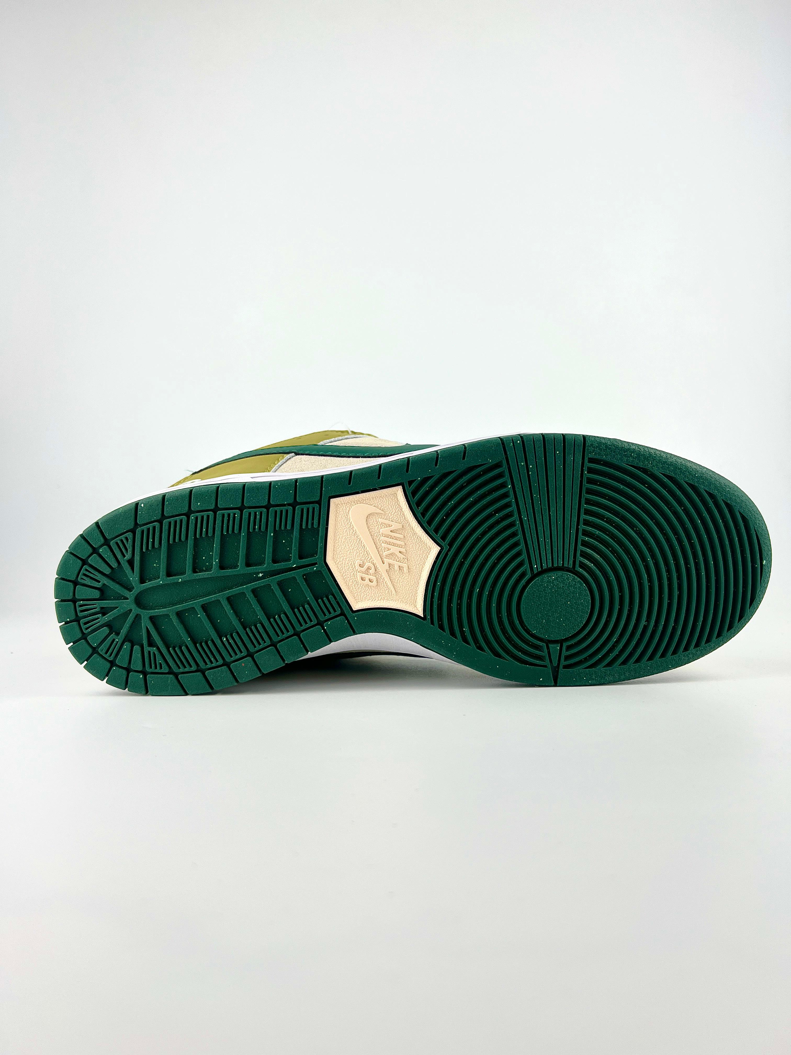 SB Dunk Low x Yuto
Matcha