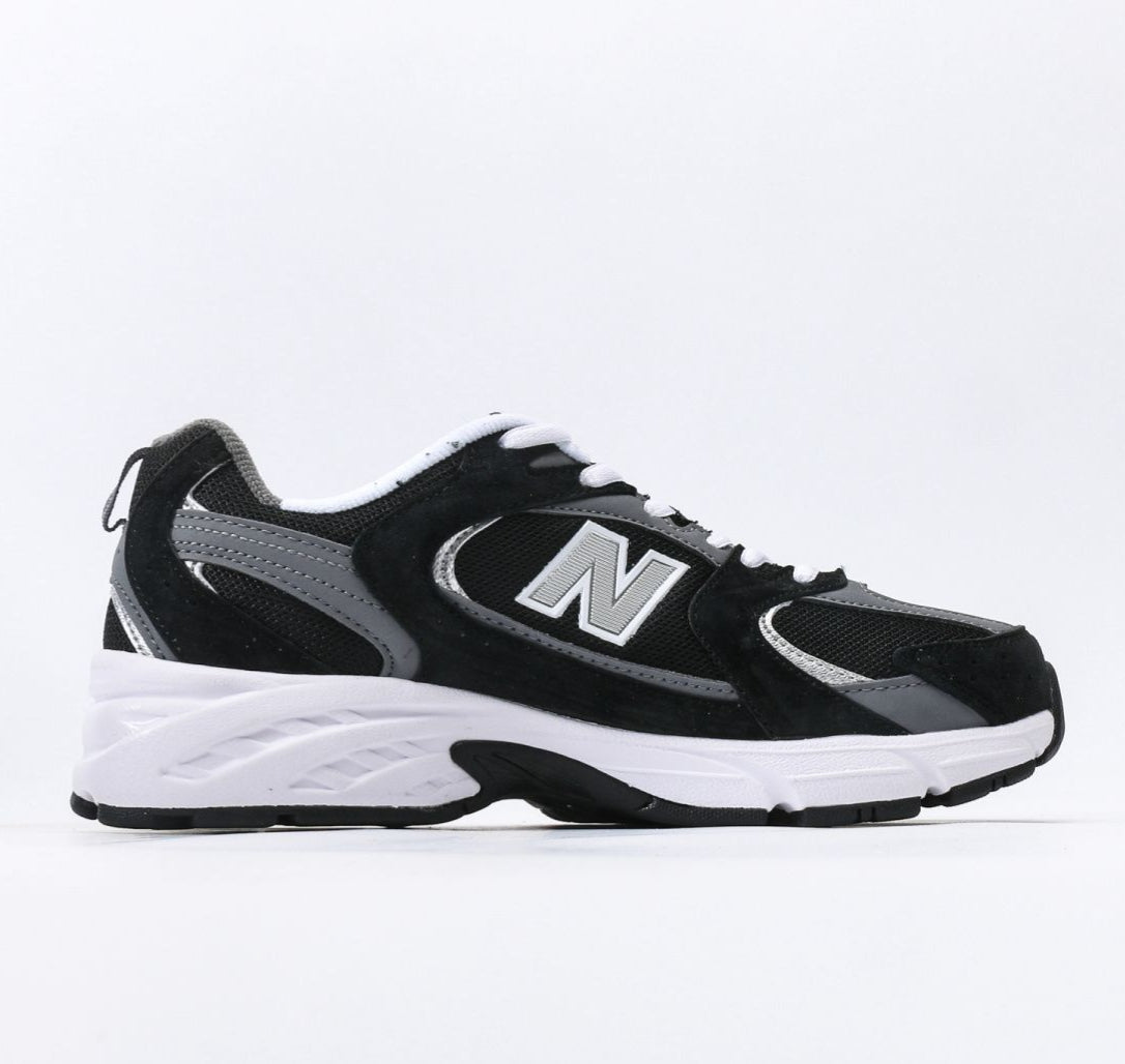 NB 530 Black & White