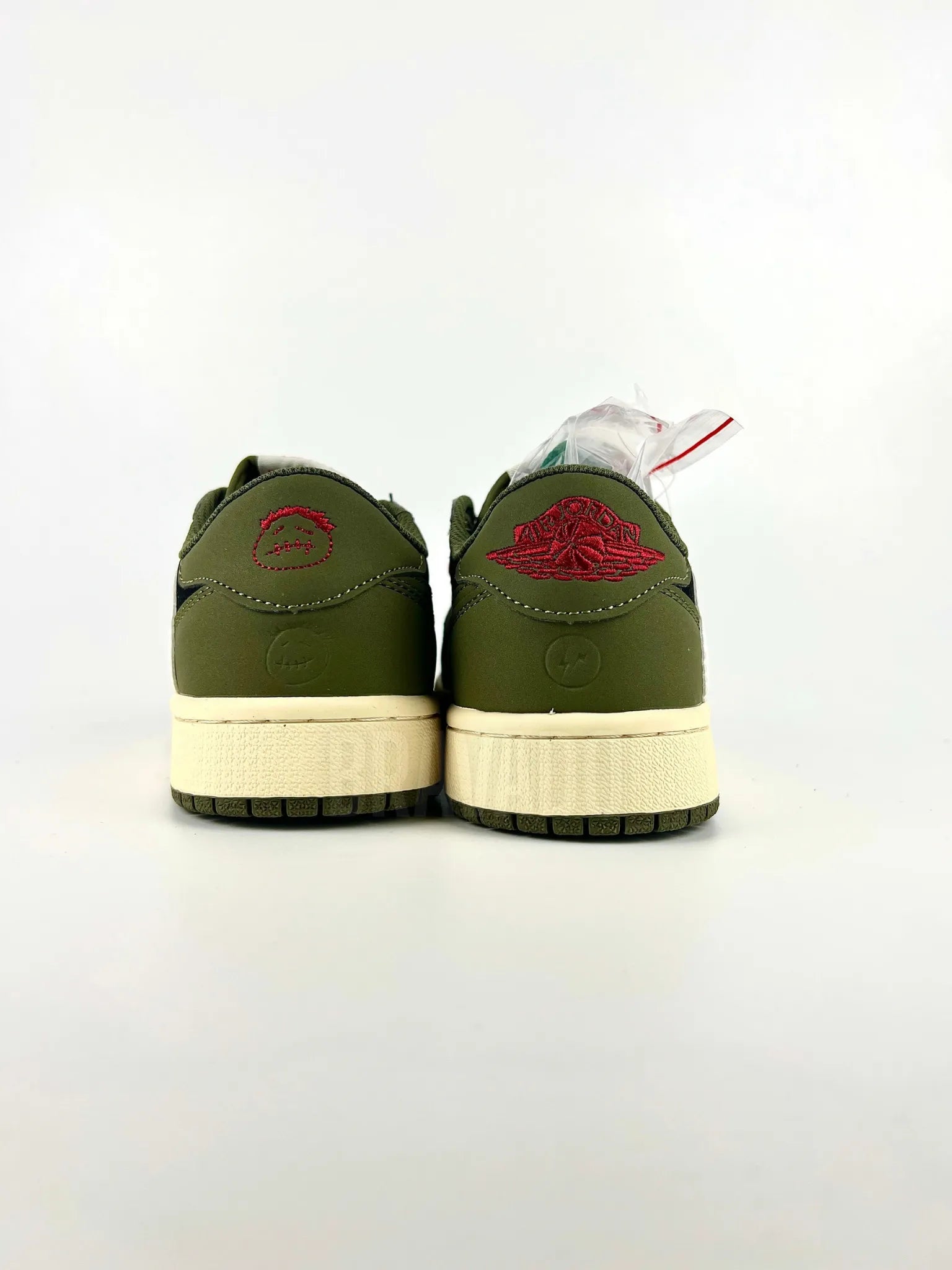 AJ1 low Travis Scott "Black Olive"