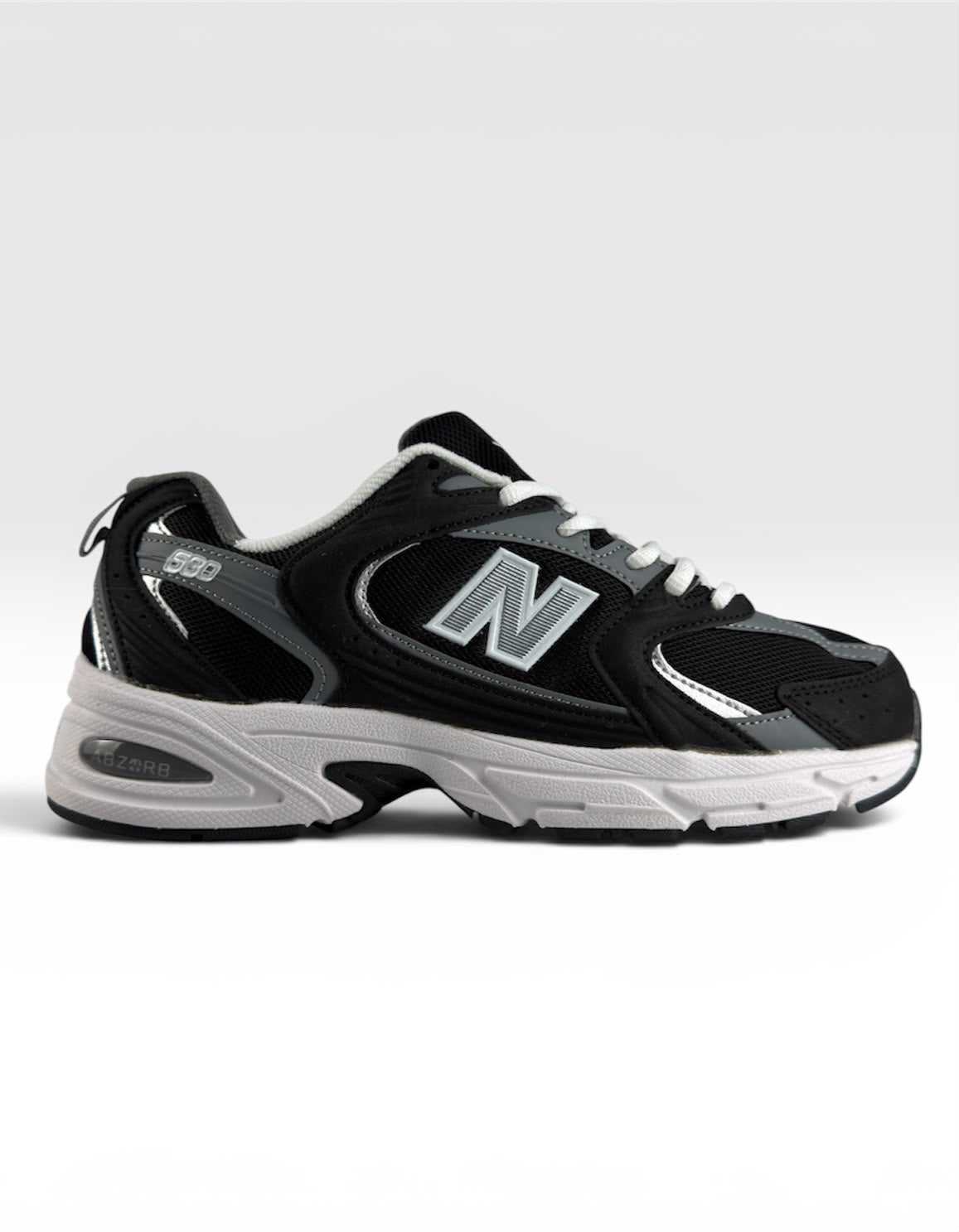 NB 530 Black & White
