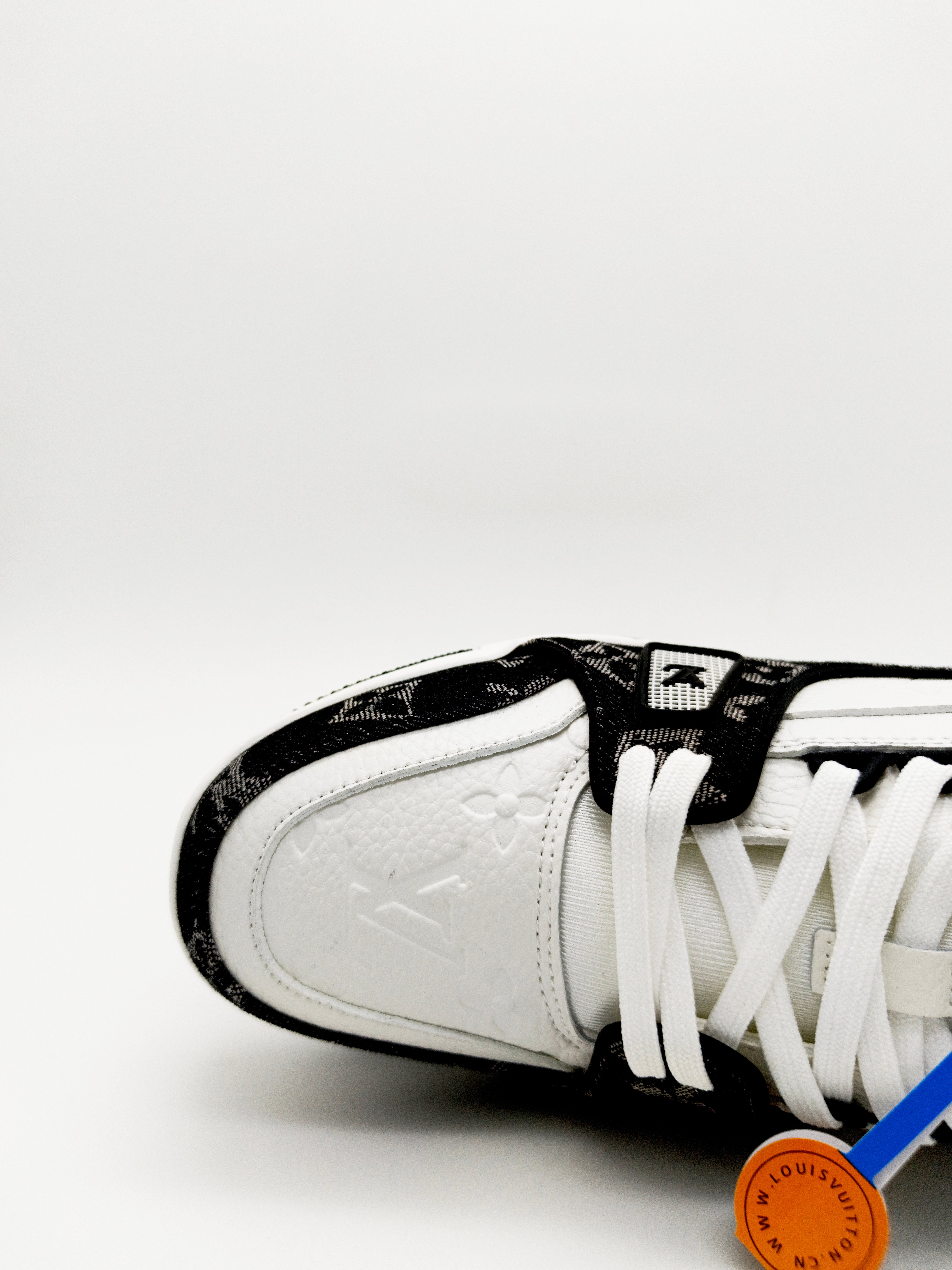 LV TRAINER Black (1:1 DOT PERFECT)