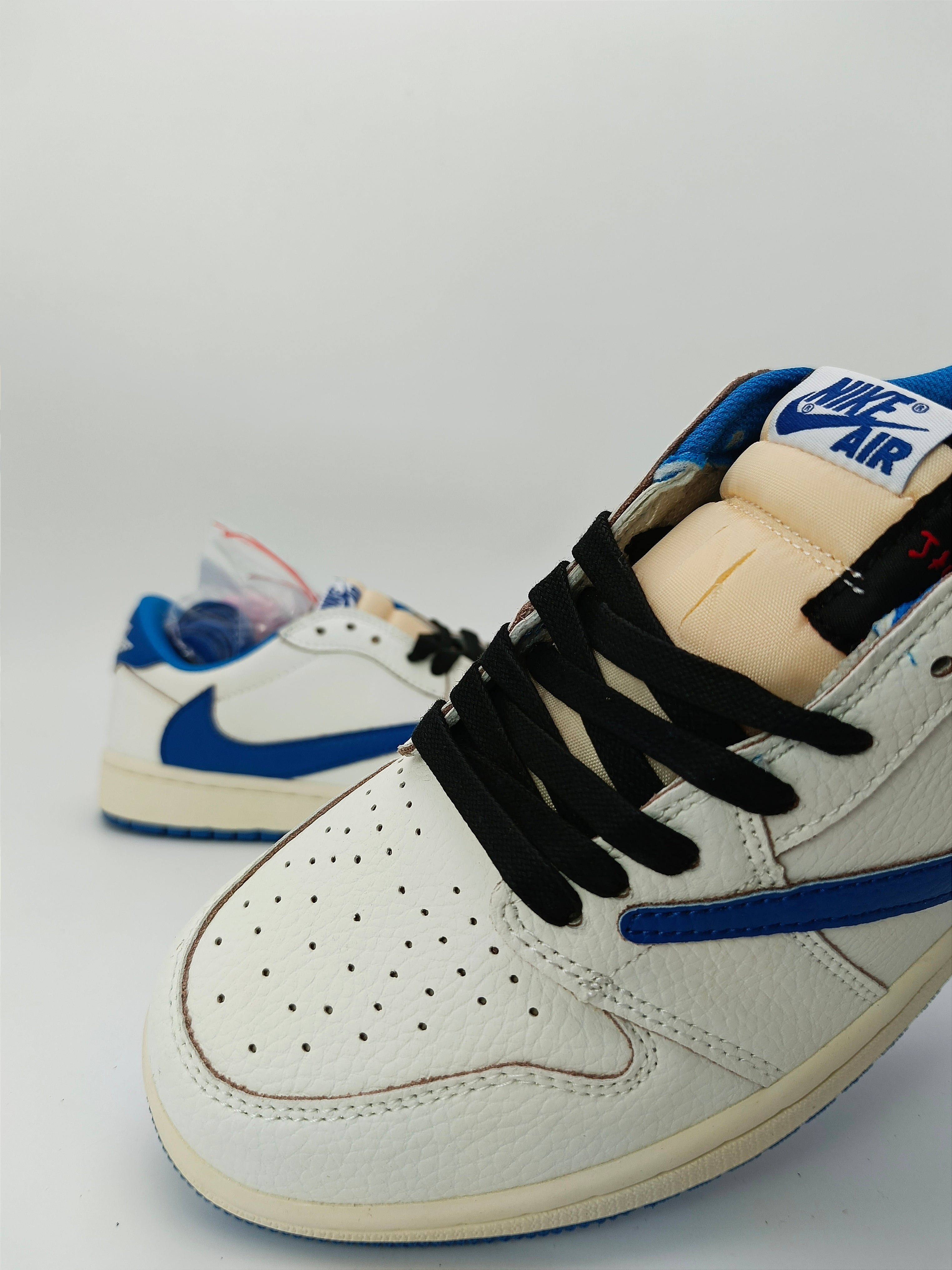 AJ 1 low Travis Scott Fragment 2025