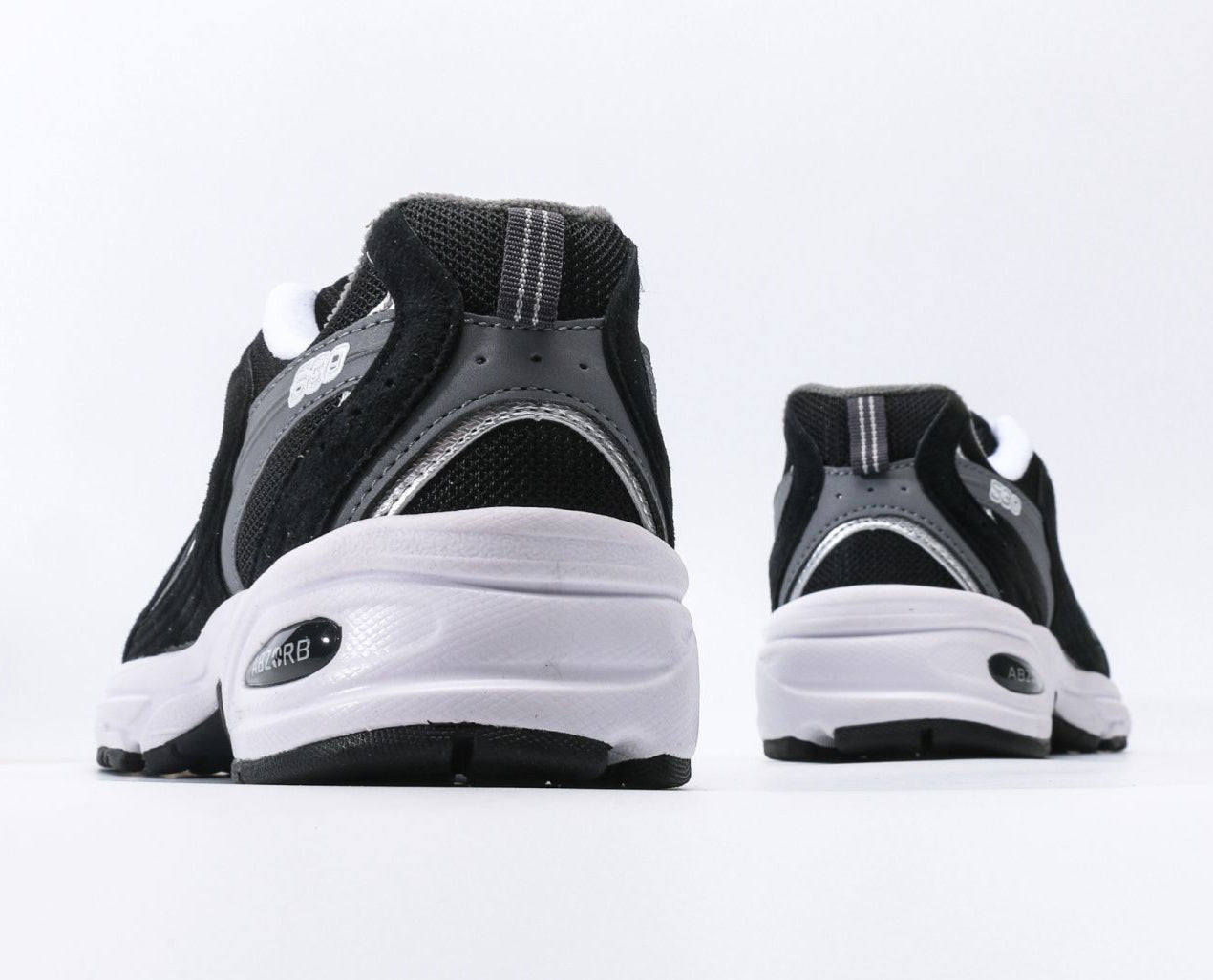 NB 530 Black & White