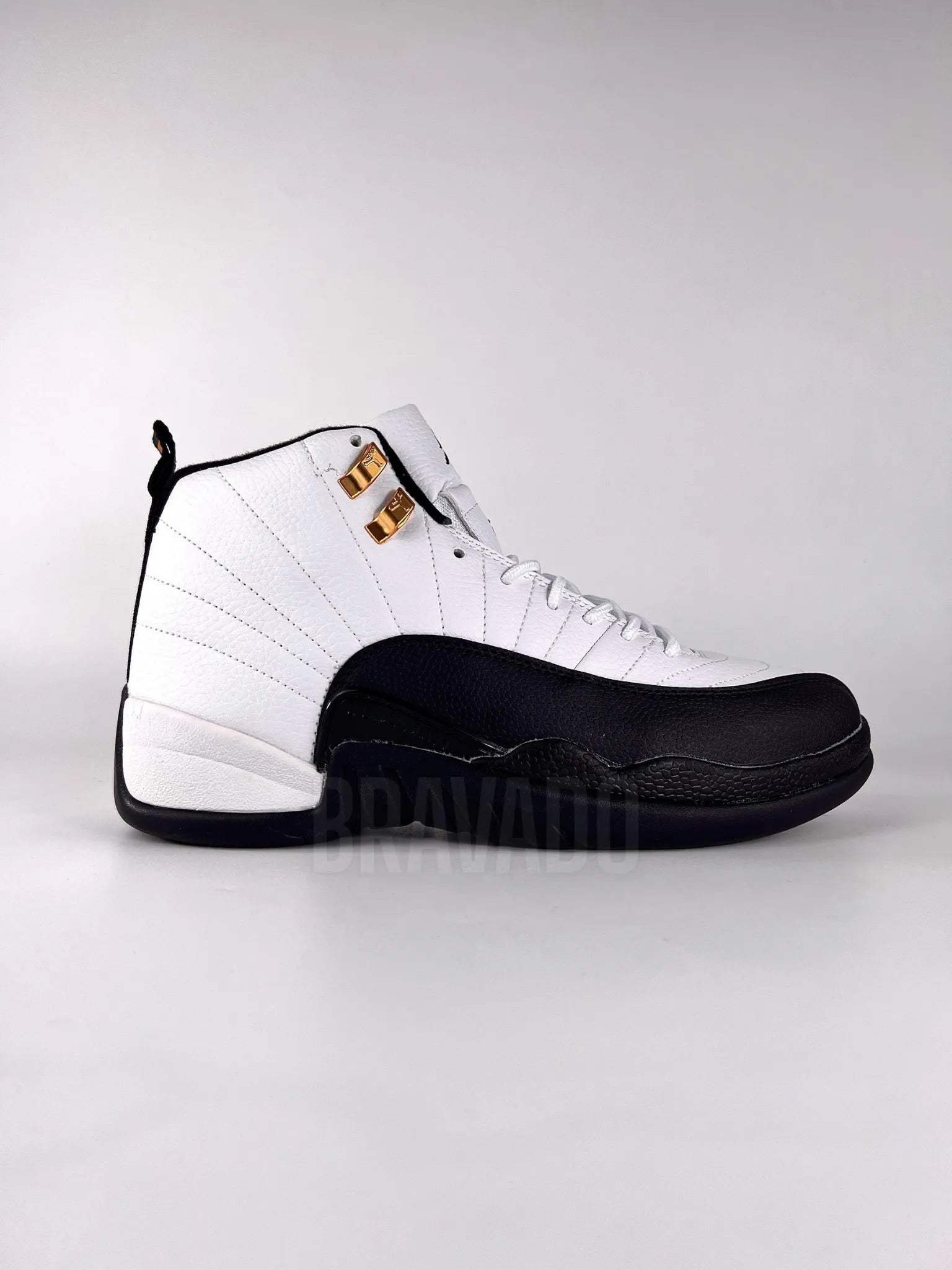 AJ12 Taxi Black & White