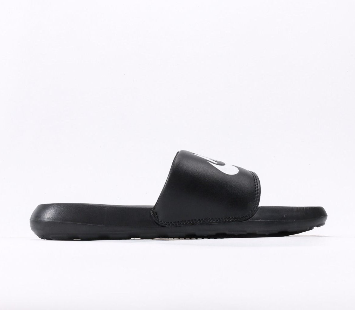 Nikee Victori One Slide "Triple Black"