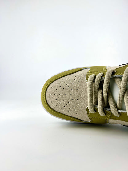 SB Dunk Low x Yuto
Matcha