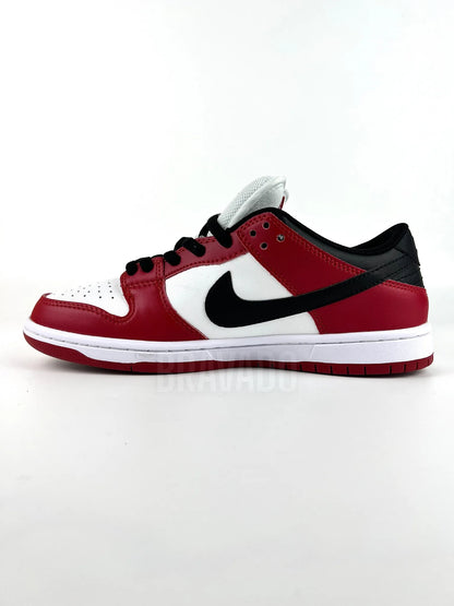 SB Dunk Low Chicago