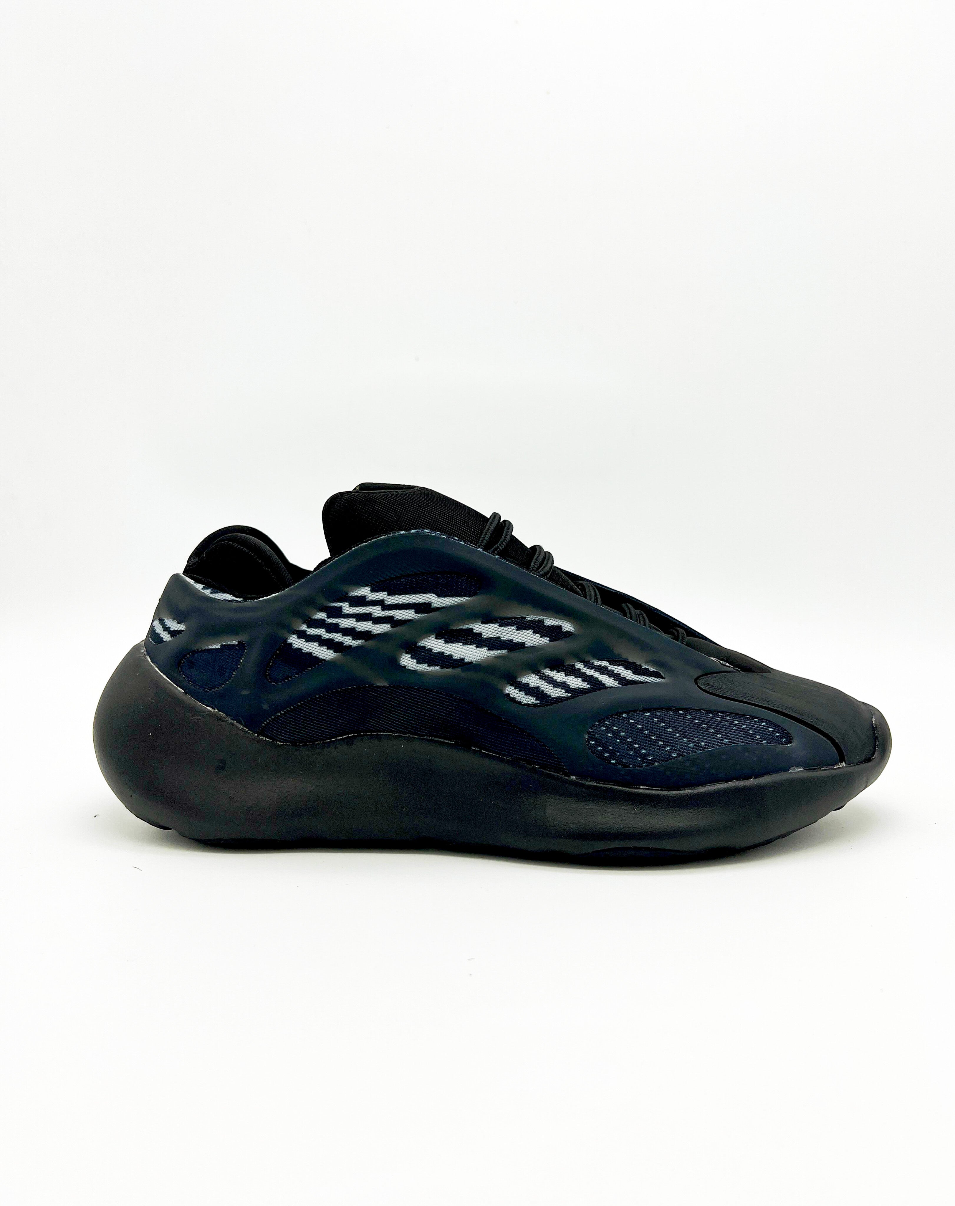 Yeezyy 700 V3 Black