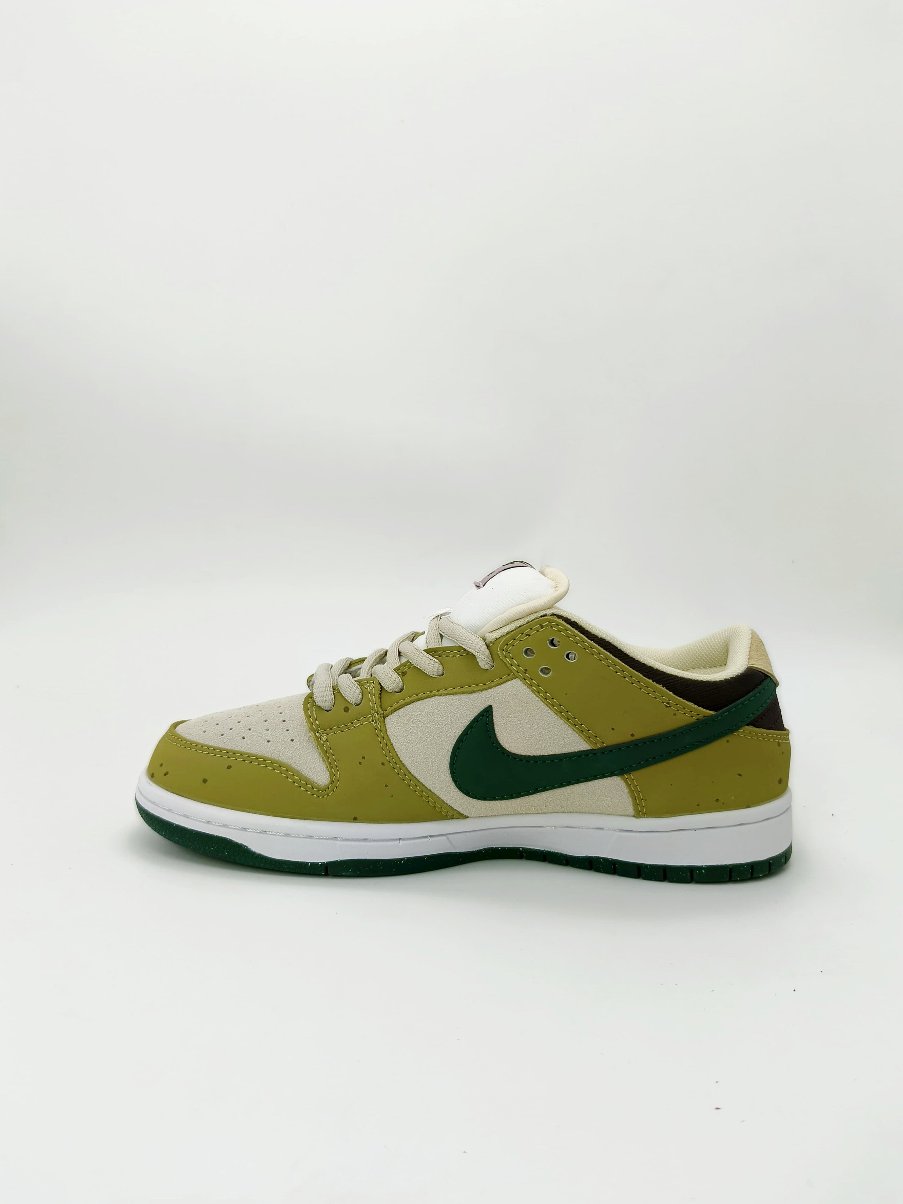 SB Dunk Low x Yuto
Matcha