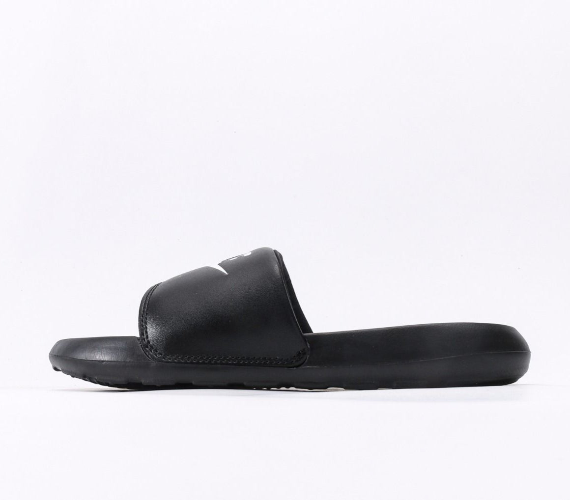 Nikee Victori One Slide "Triple Black"