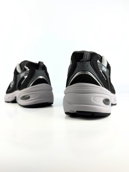 NB 530 Black & White
