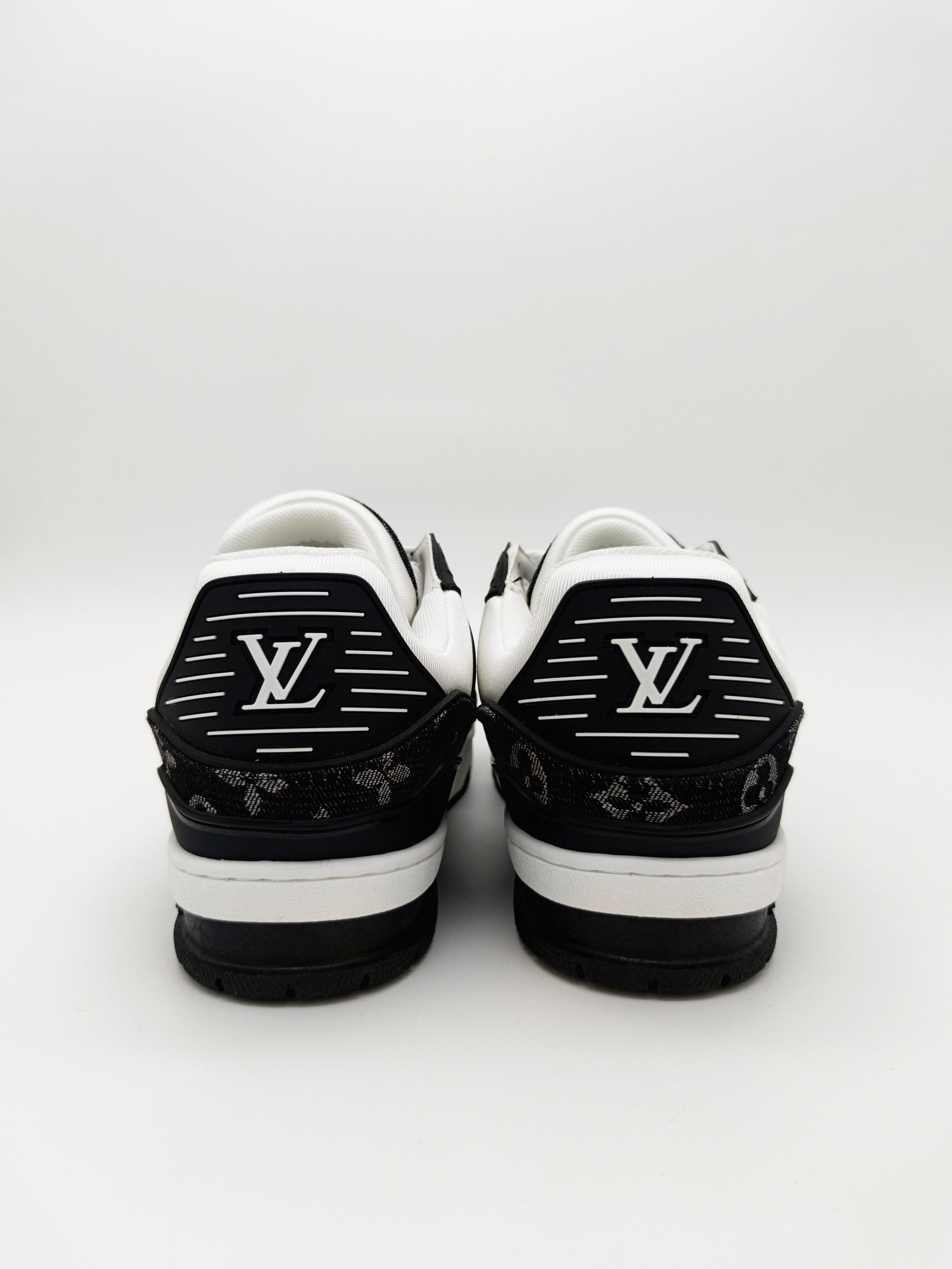 LV TRAINER Black (1:1 DOT PERFECT)