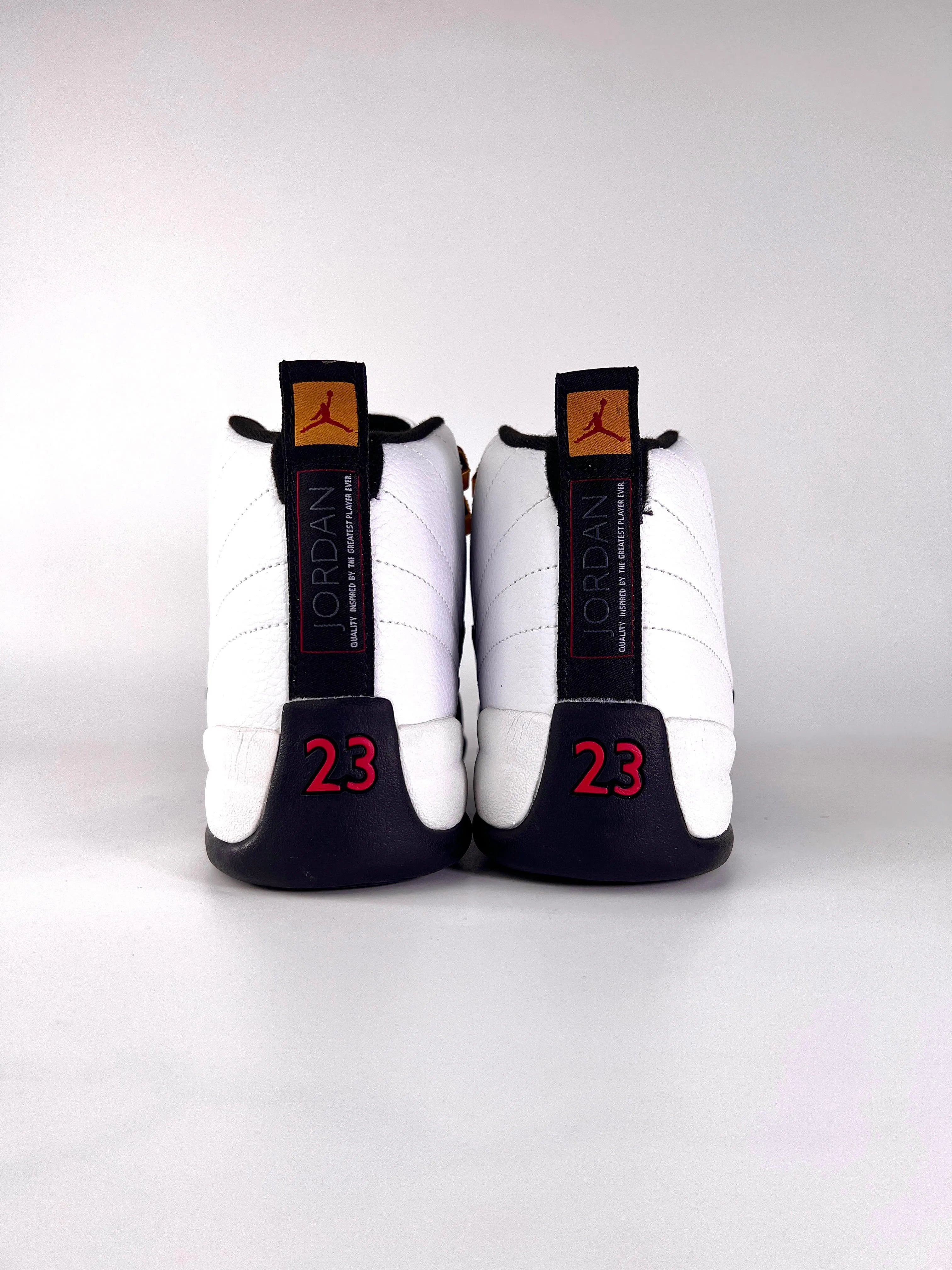 AJ12 Taxi Black & White