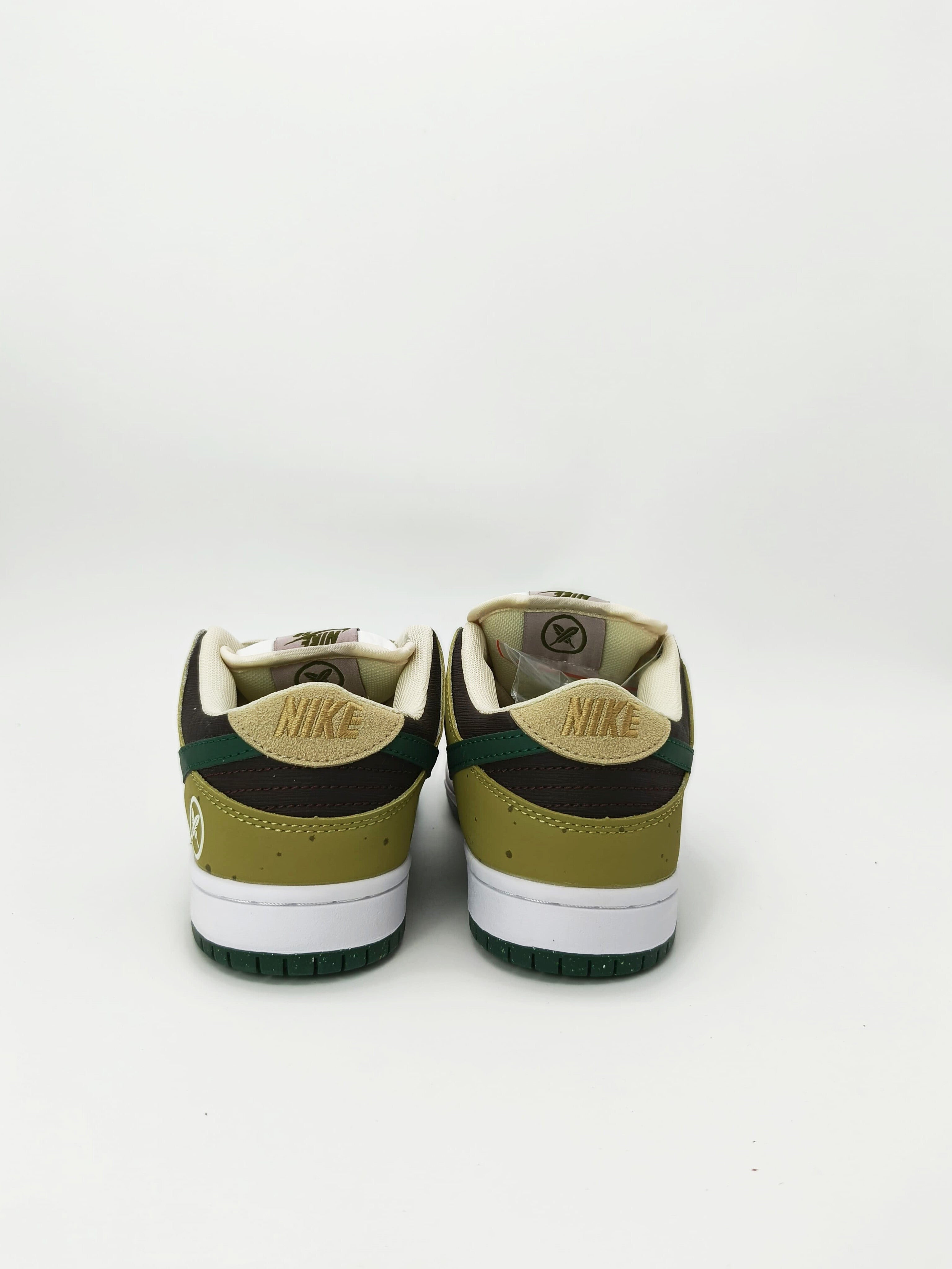 SB Dunk Low x Yuto
Matcha