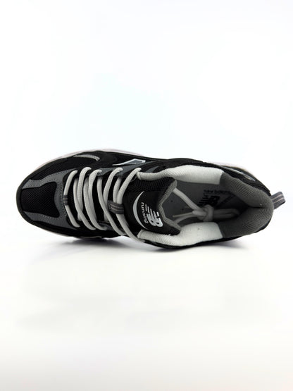 NB 530 Black & White