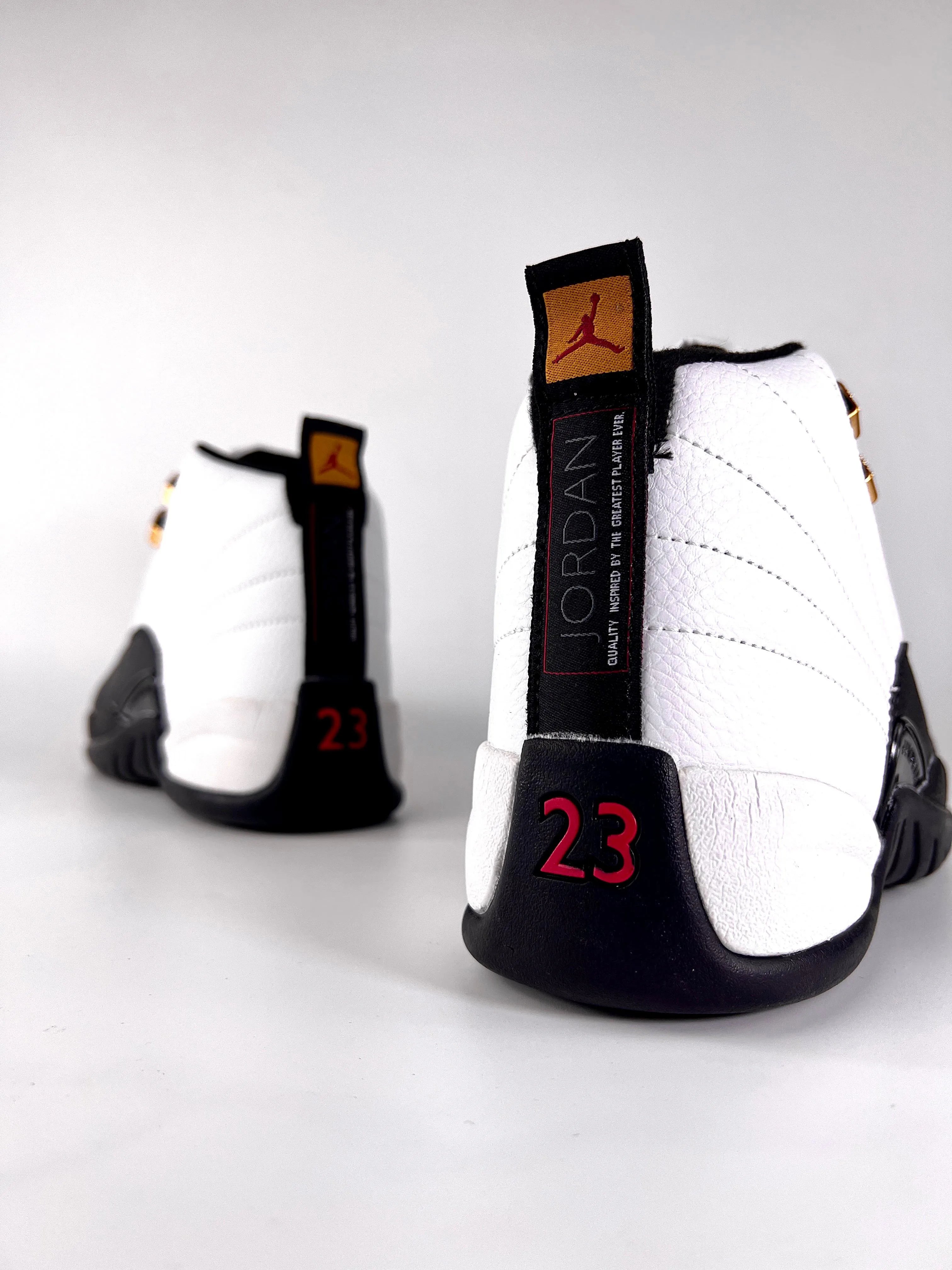AJ12 Taxi Black & White