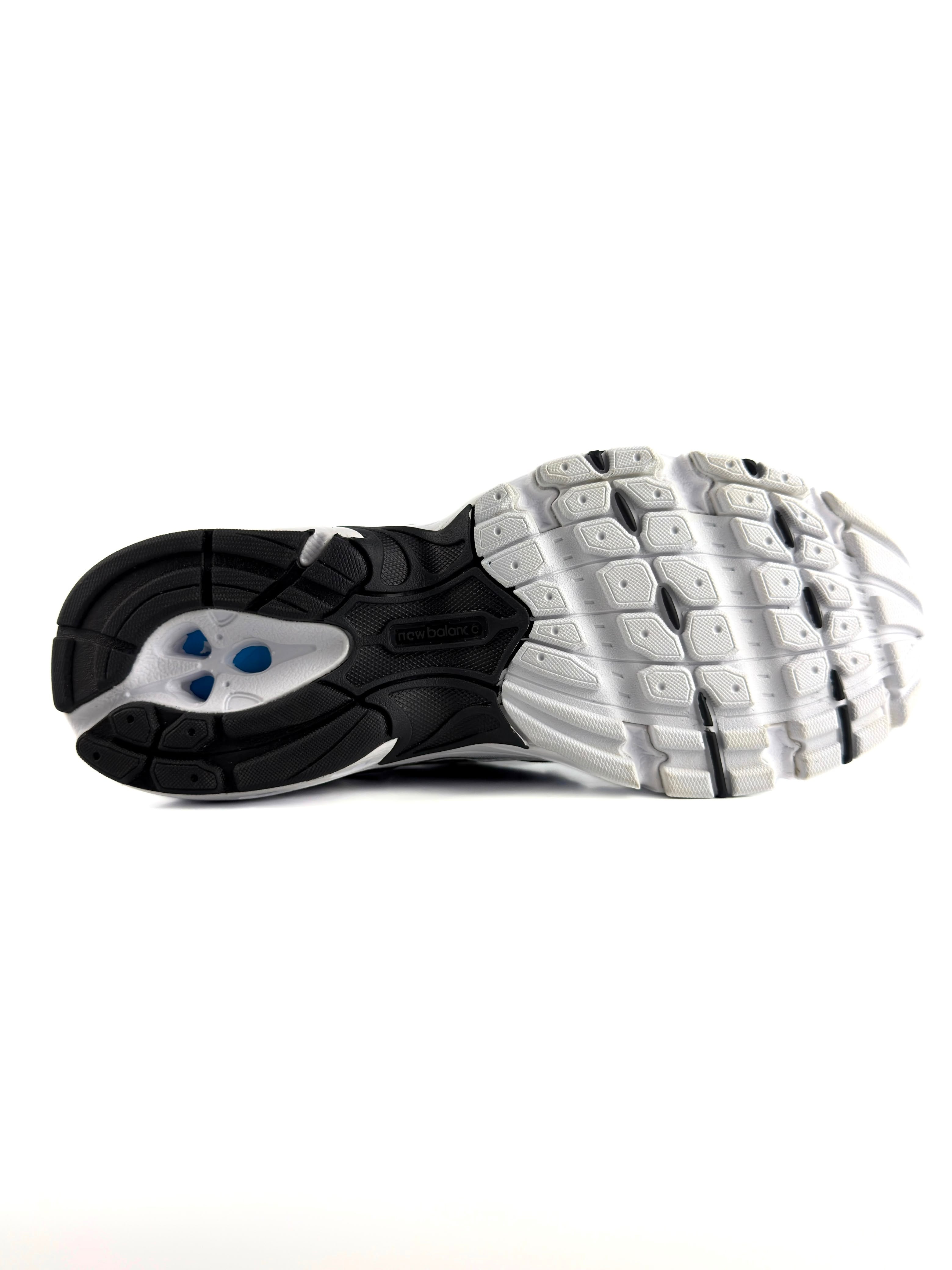 NB 530 White & Black