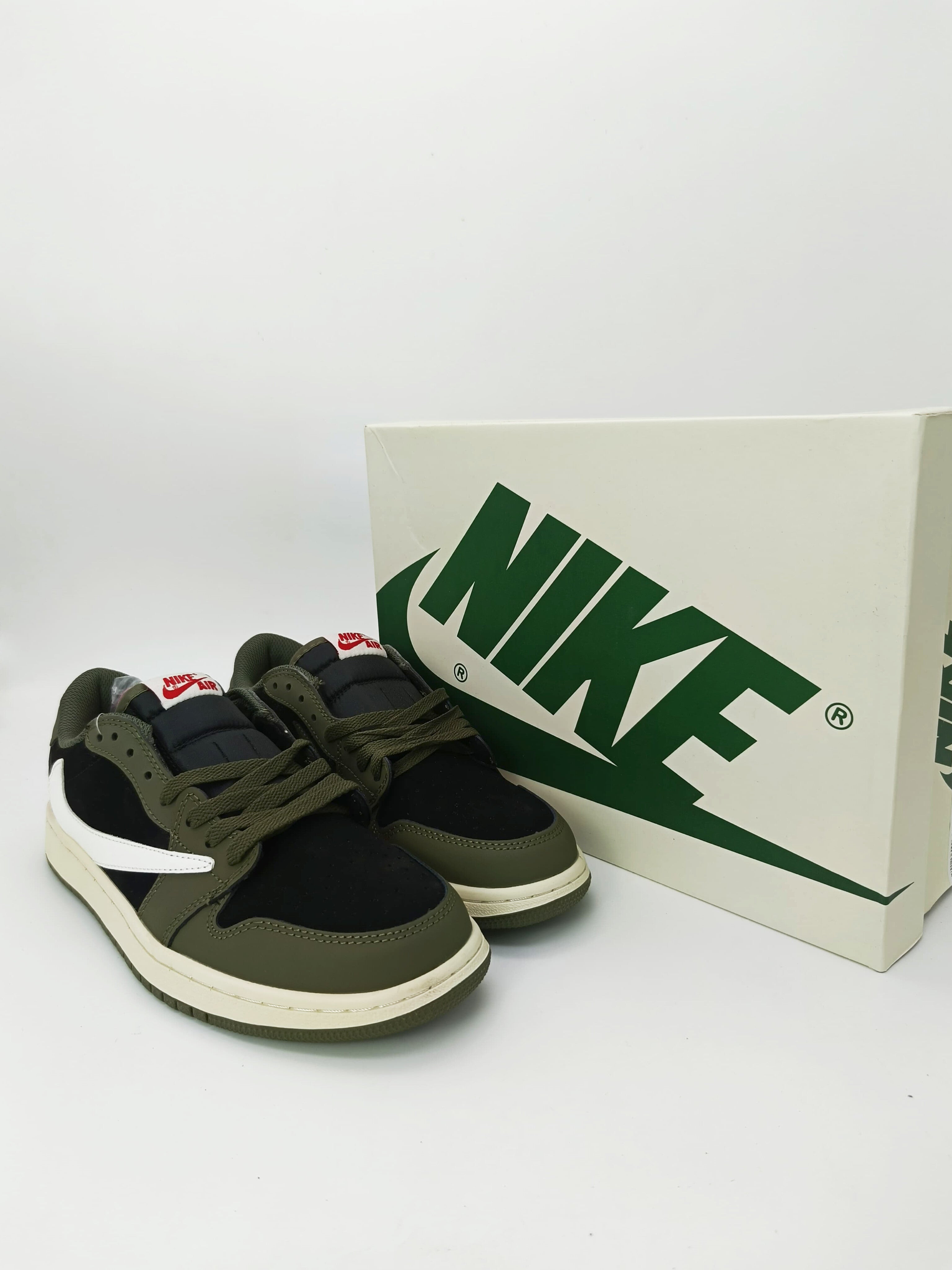 AJ1 low Travis Scott 