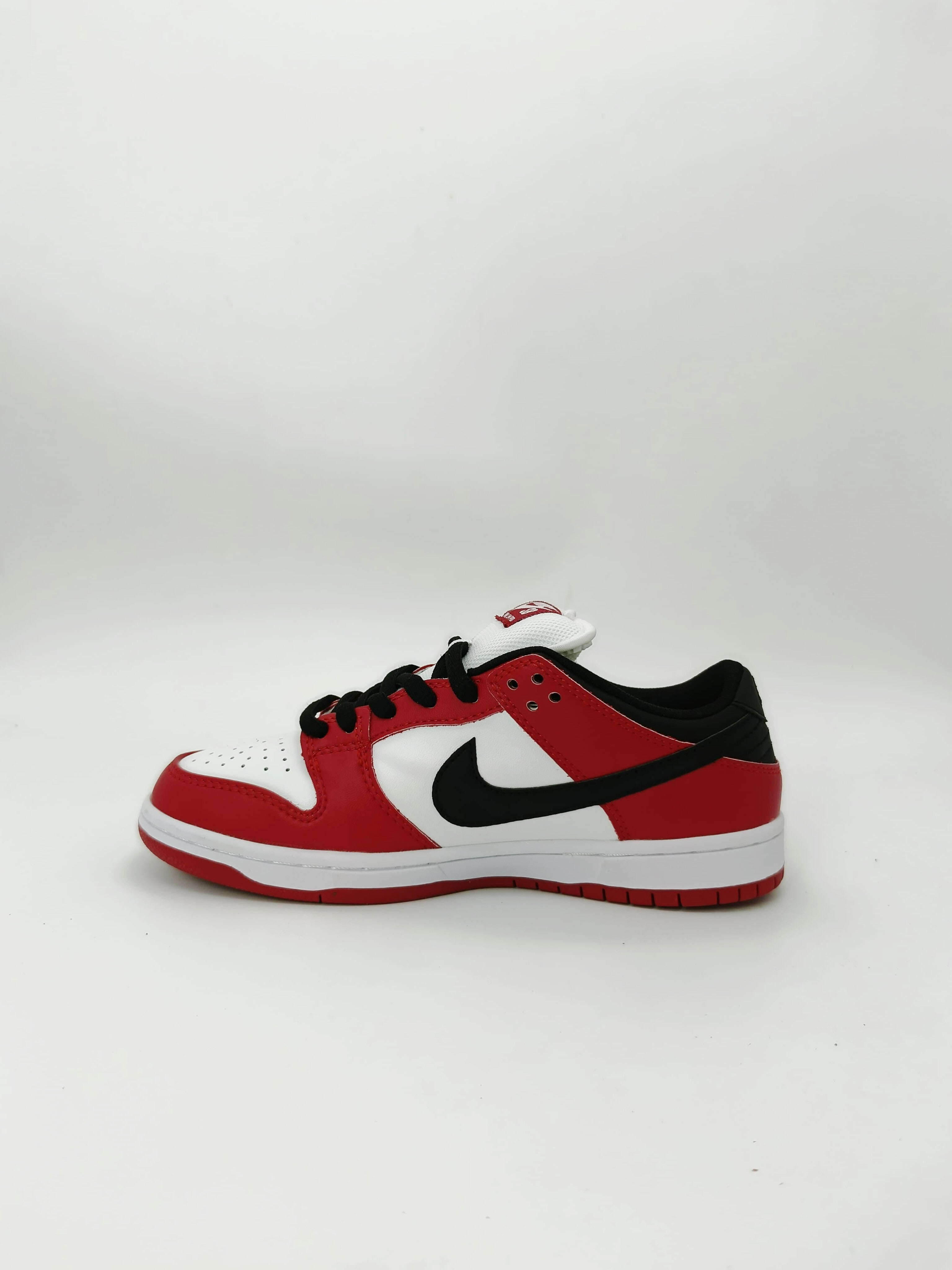 SB Dunk Low Chicago
