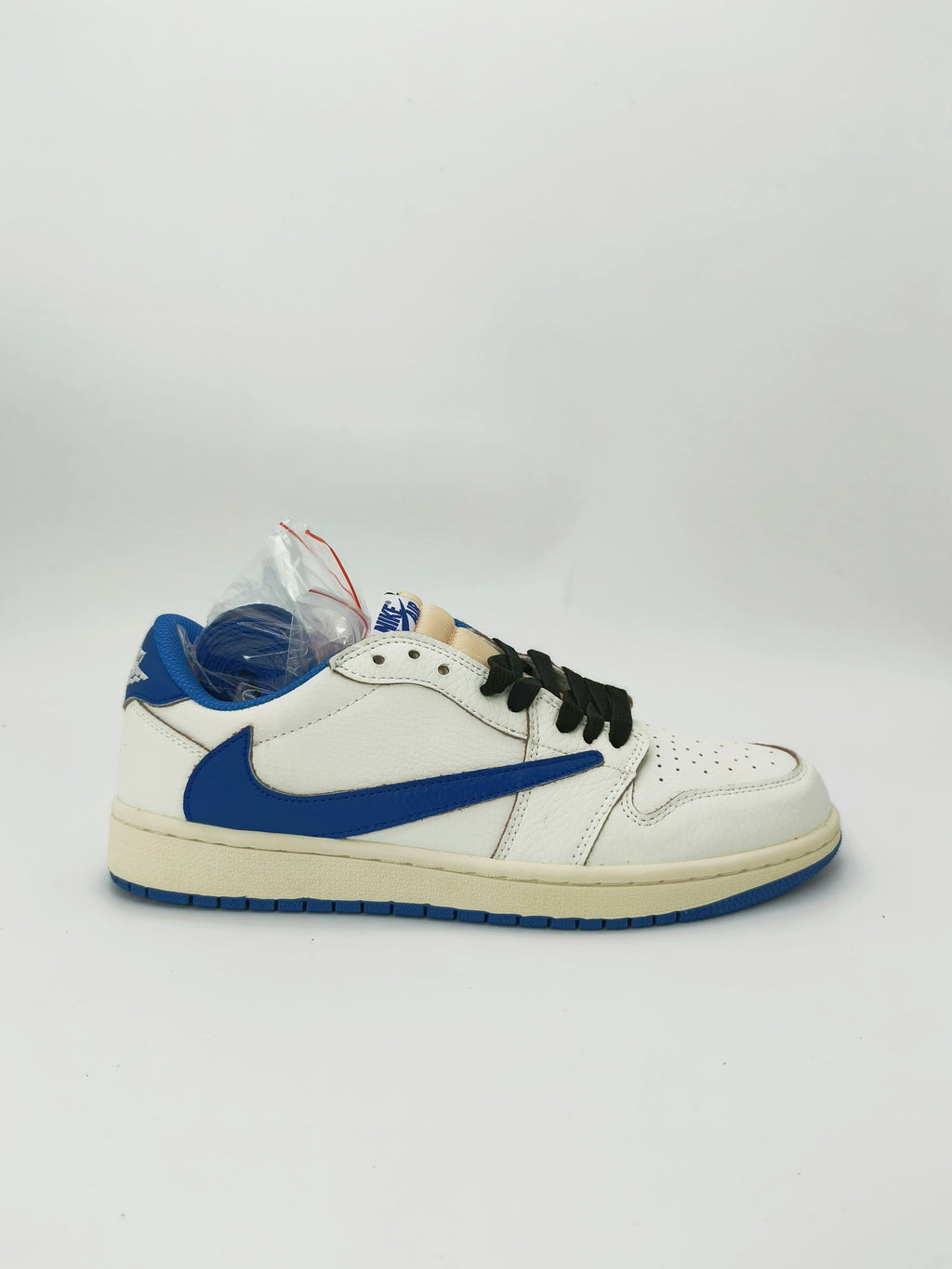 AJ low Travis Scott Fragment 2025 – Bravado Kicks