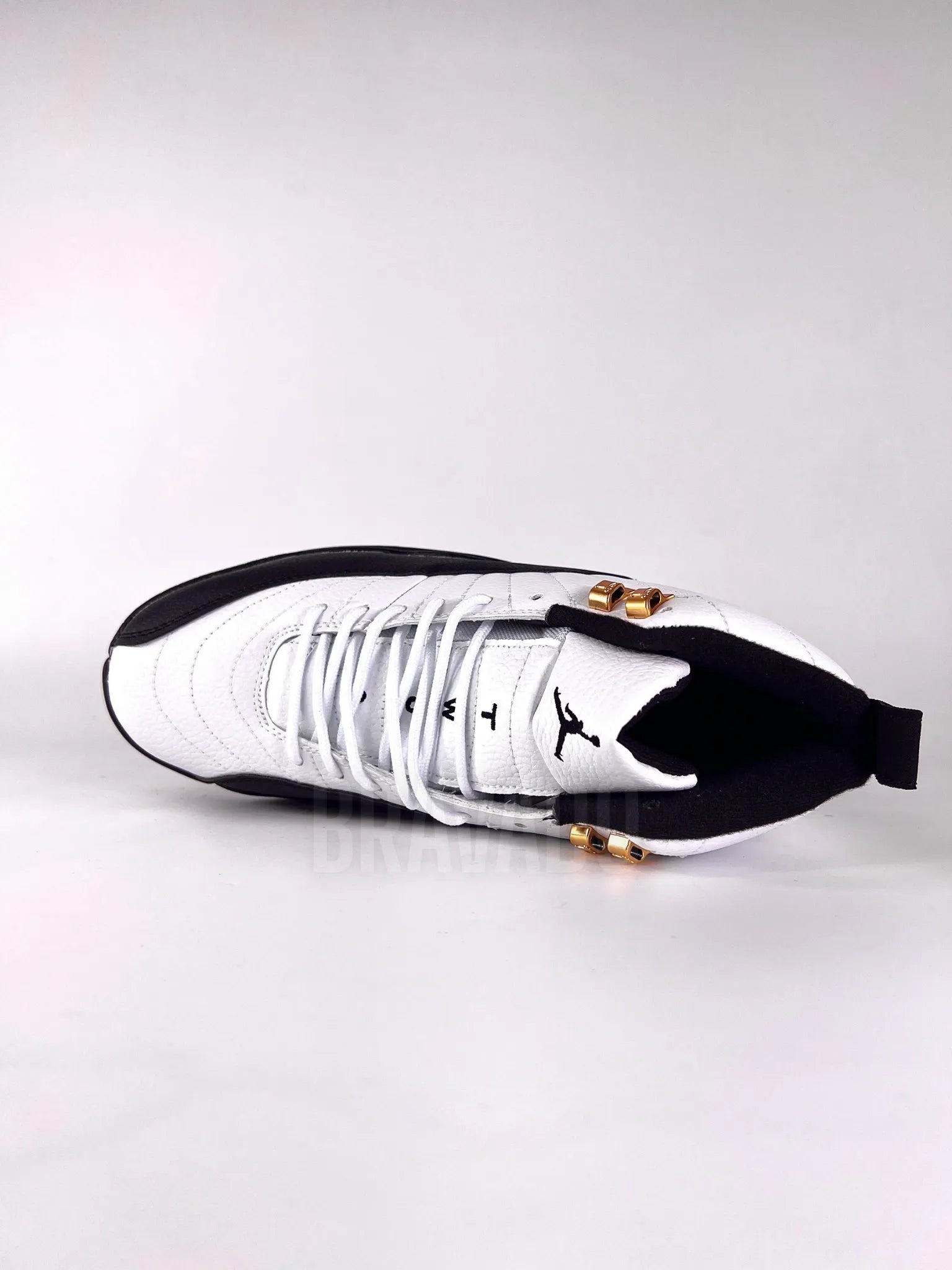 AJ12 Taxi Black & White