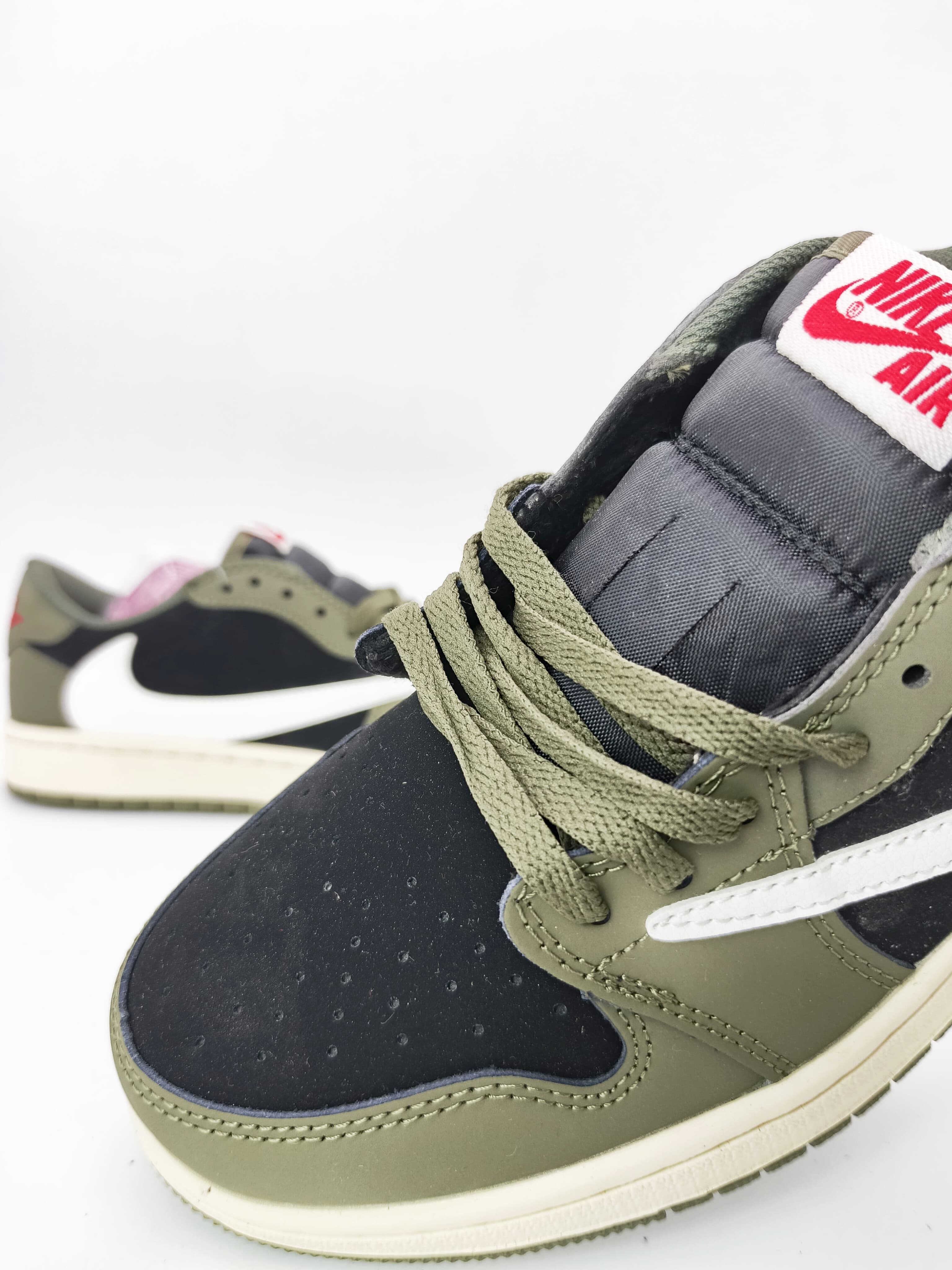 AJ1 low Travis Scott 