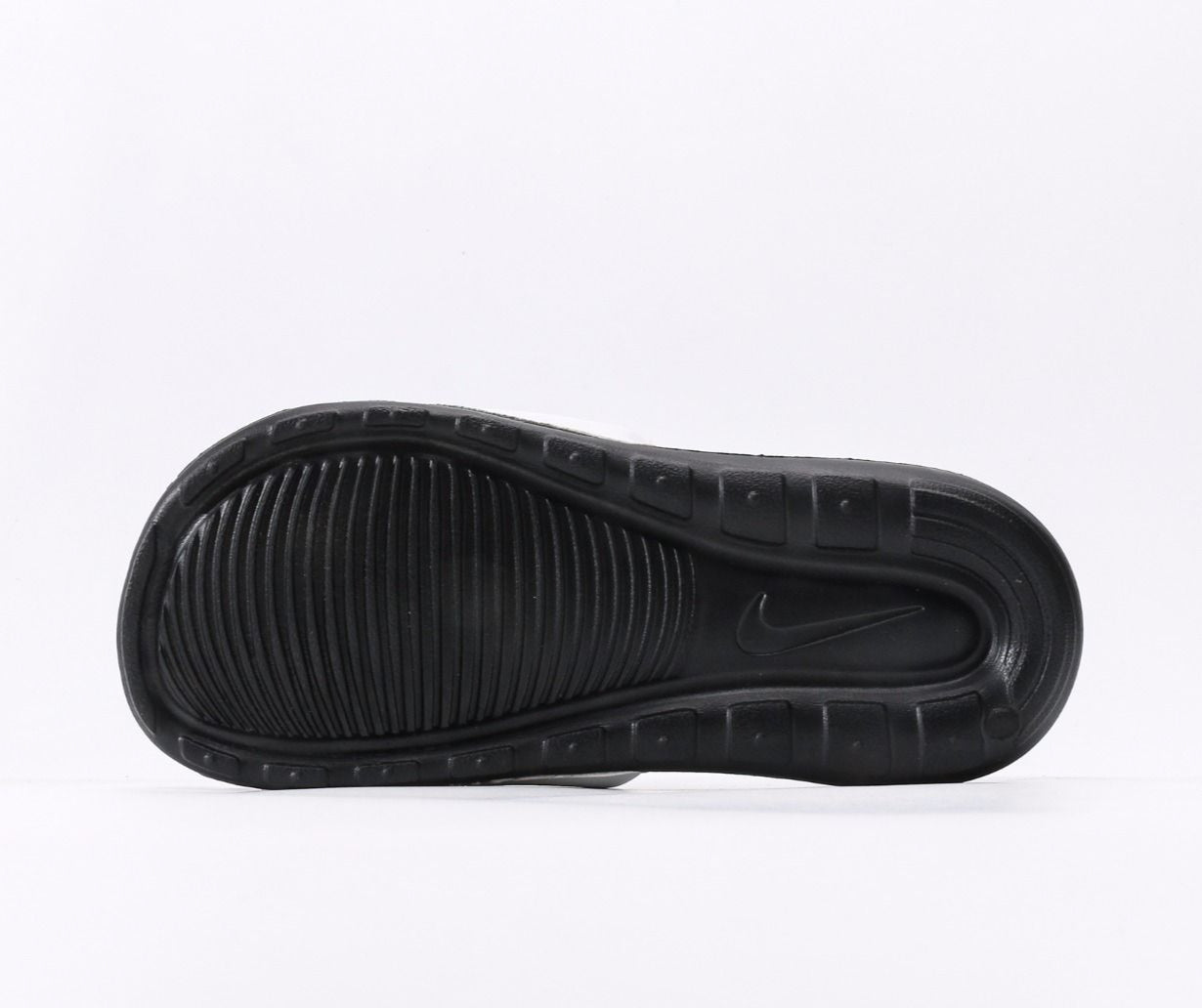 Nikee Victori One Slide "Black & White"