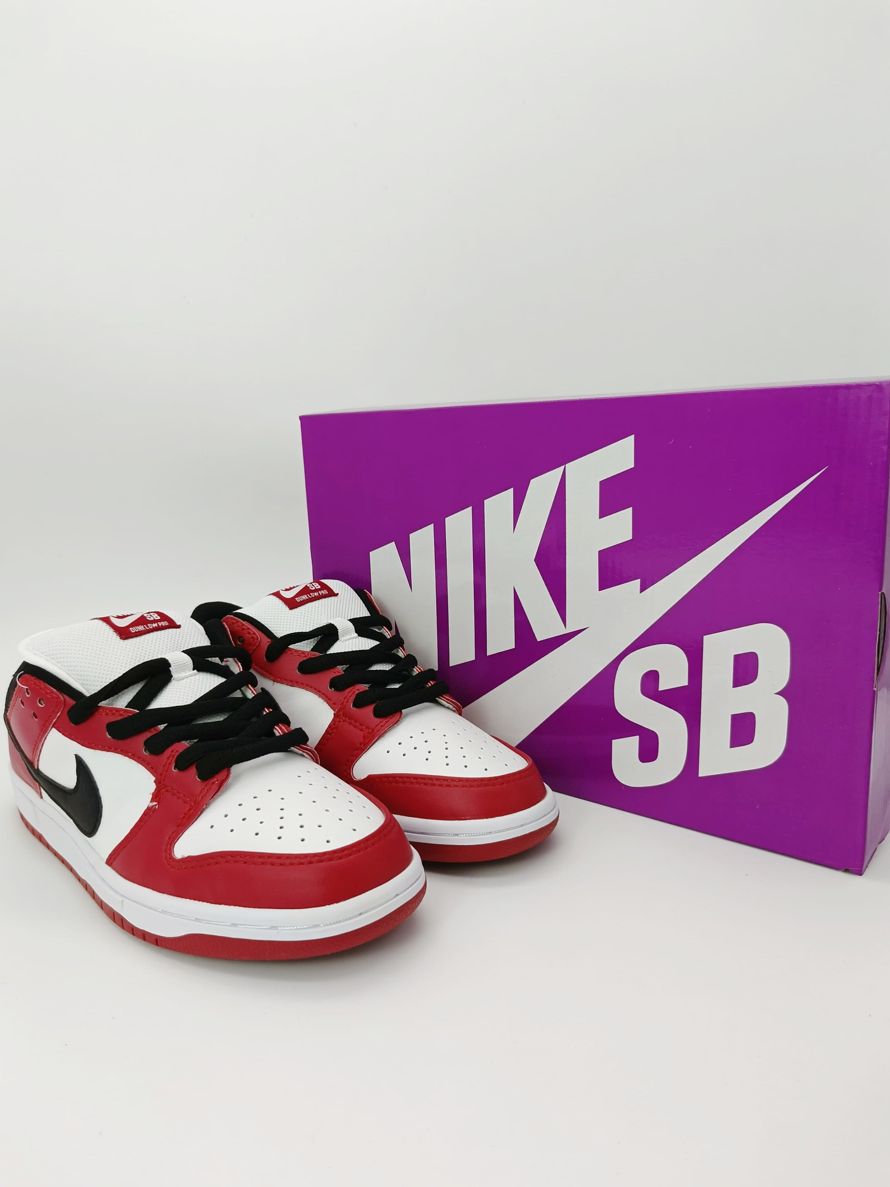 SB Dunk Low Chicago