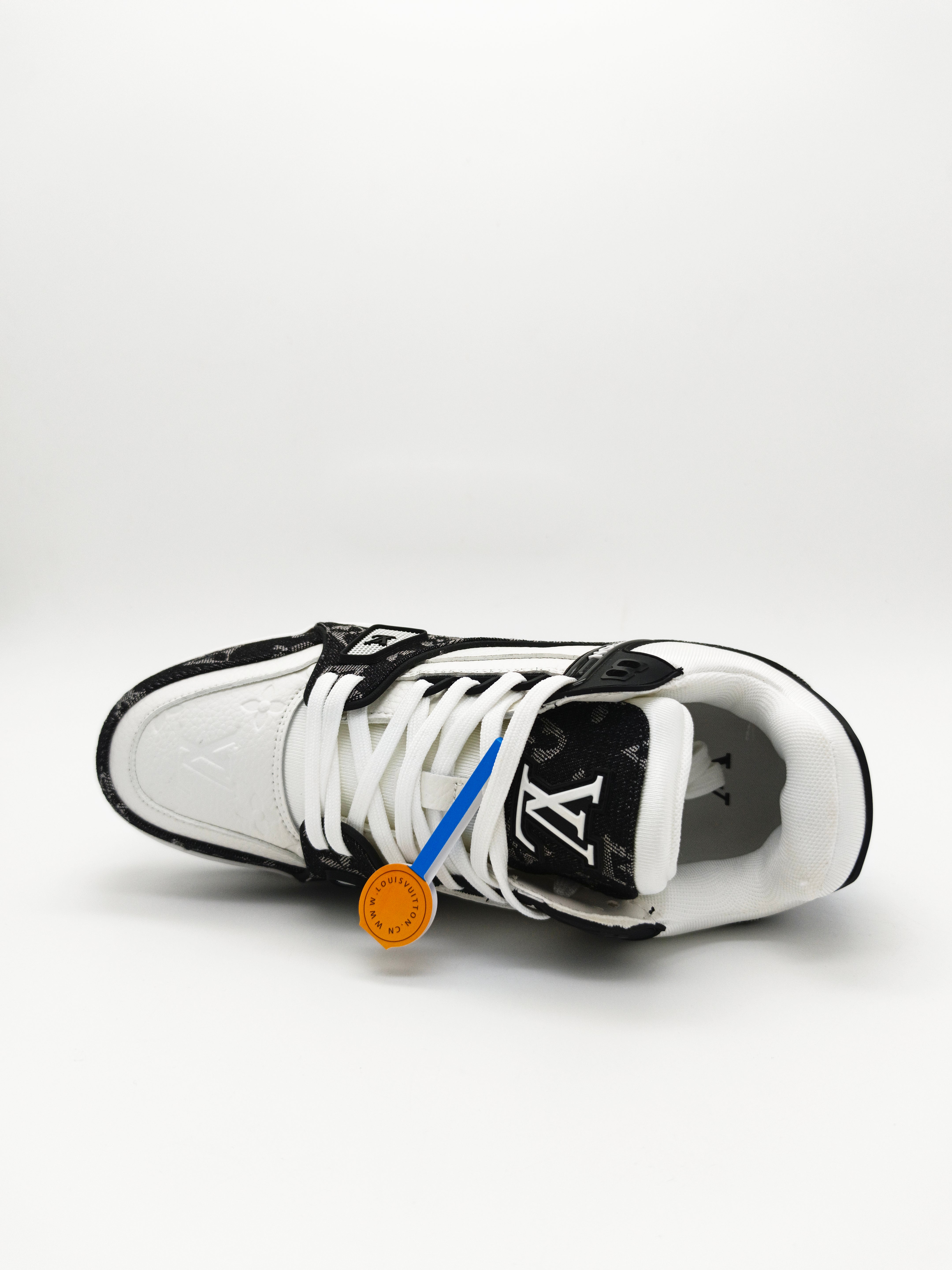 LV TRAINER Black (1:1 DOT PERFECT)