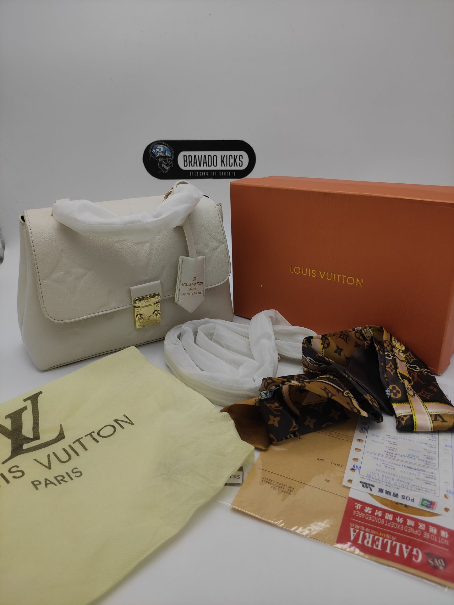 LV handbag (White)