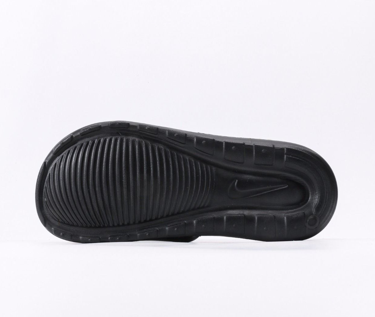 Nikee Victori One Slide "Triple Black"