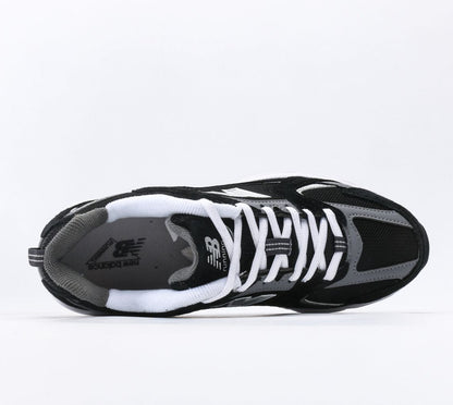 NB 530 Black & White