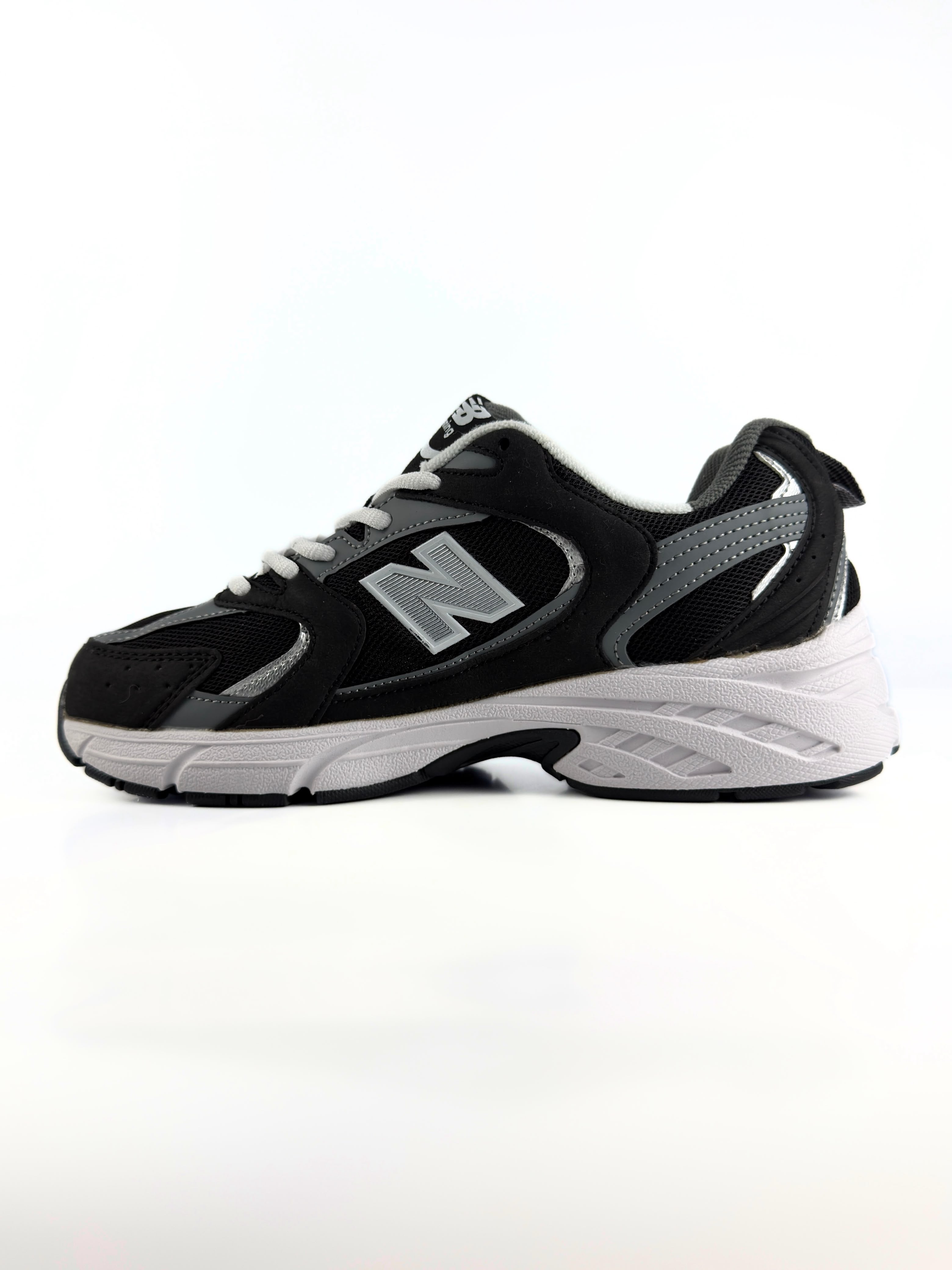 NB 530 Black & White