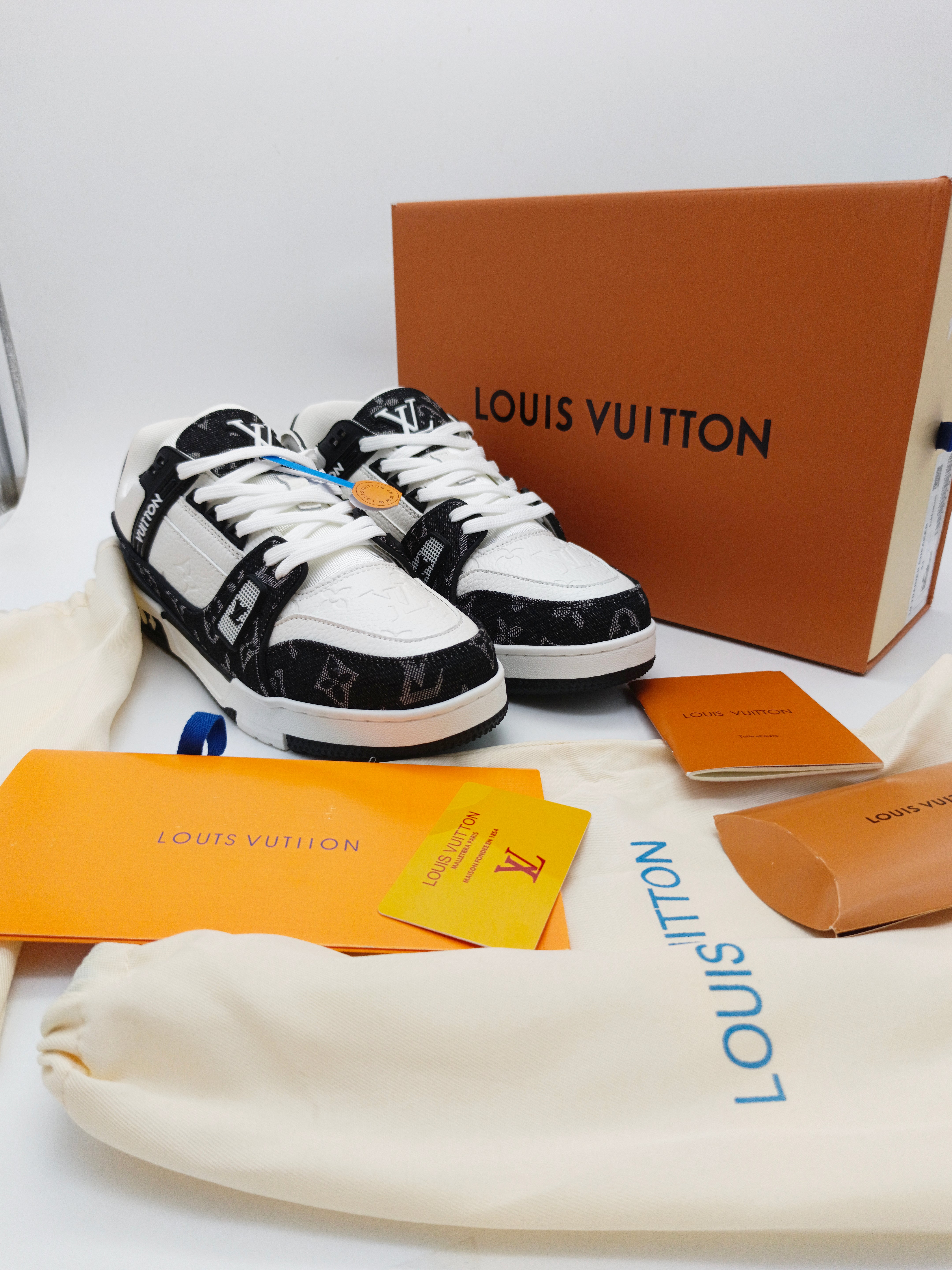 LV TRAINER Black (1:1 DOT PERFECT)