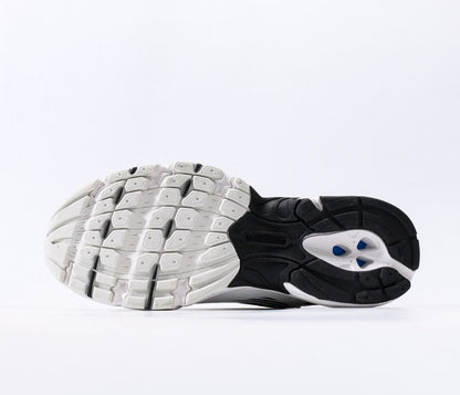 NB 530 White & Black