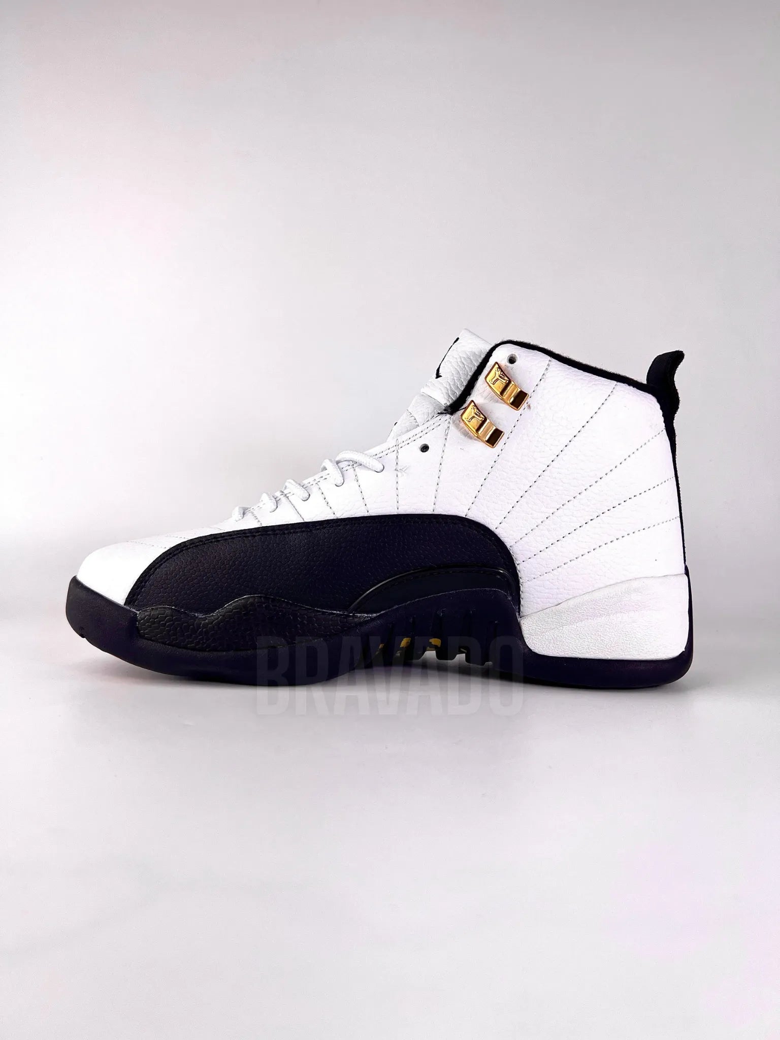 AJ12 Taxi Black & White